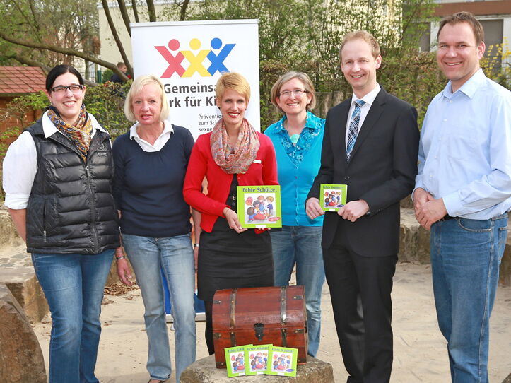 Gruppenbild "Gemeinsam stark für Kinder" mit 6 Personen