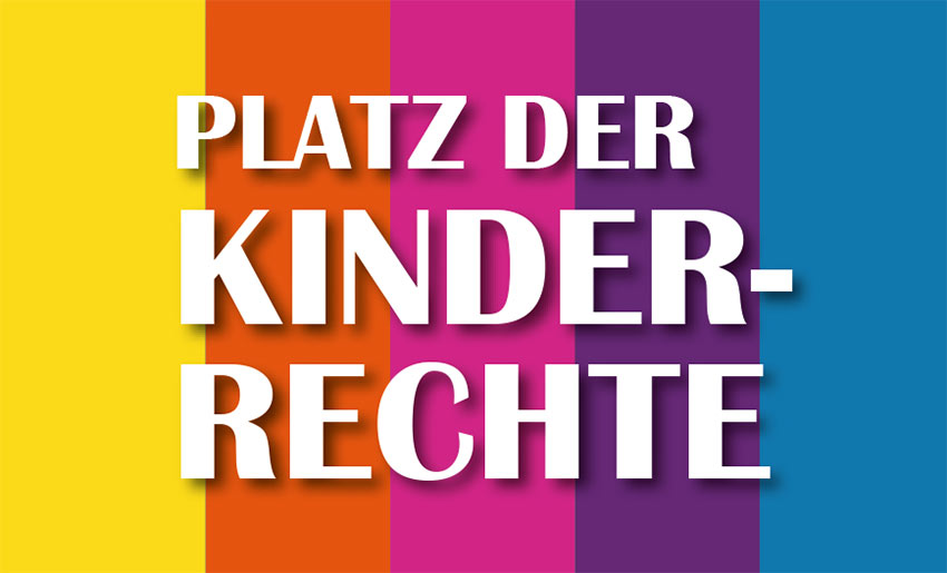 Logo "Platz der Kinderrechte" auf bunten Streifen